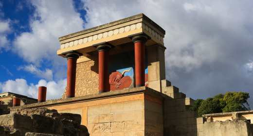 Exploring Knossos Palace and the Archaeological Museum