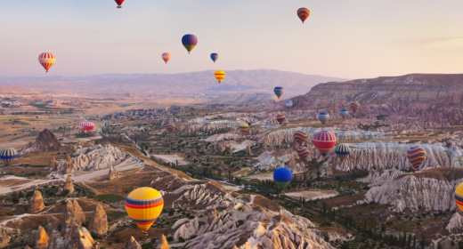 Private Hot Air Balloon Queen Flight Experience