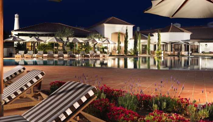 Pine Cliffs Residence