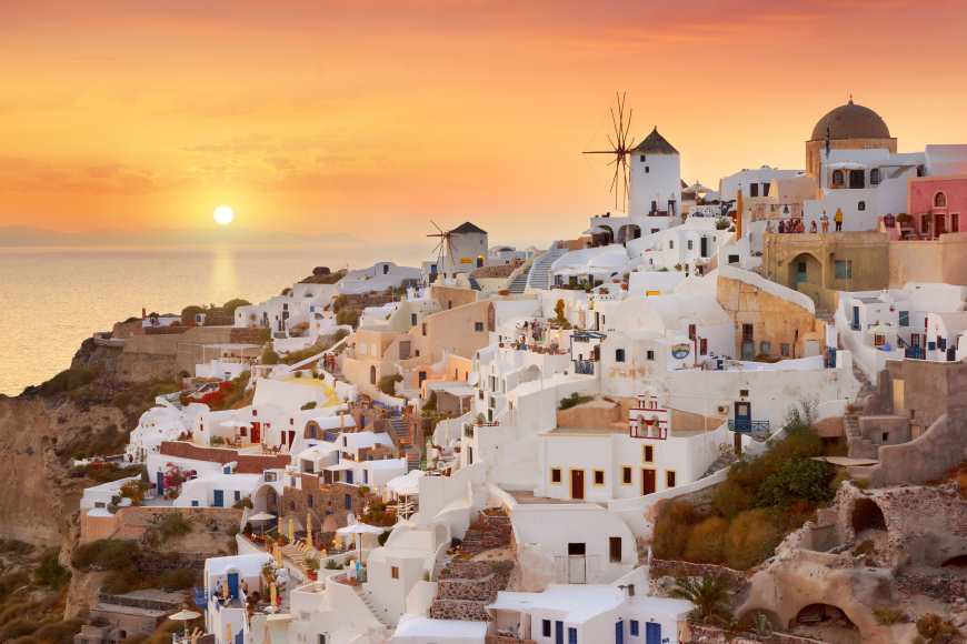 3 Ideas for your Greek Island Adventure santorini main