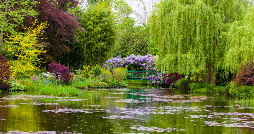 Four beautiful authentic sites in France Giverny Garden France 453177838
