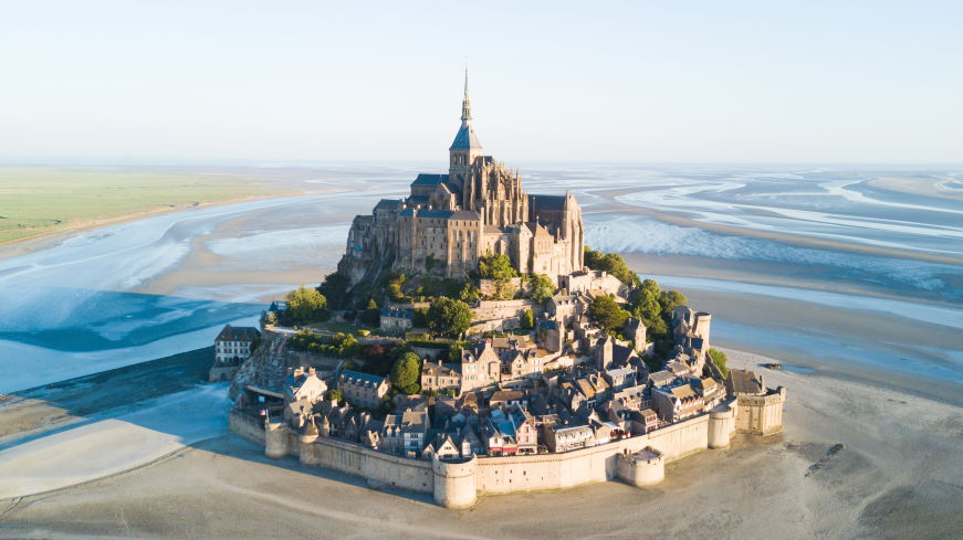 Four beautiful authentic sites in France Mont Saint Michel 679580596
